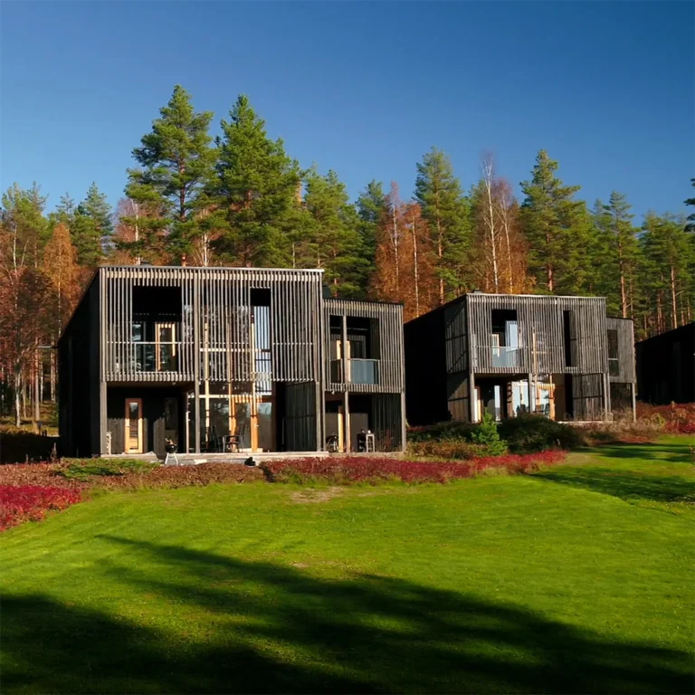 Saimaanranta Resort julkisivu, majoitus luonnon helmalssa